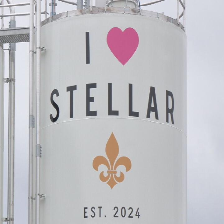 Stellar Snacks Sign
